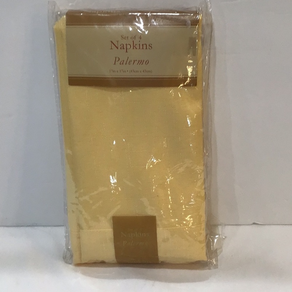 NIP four large dinner napkins